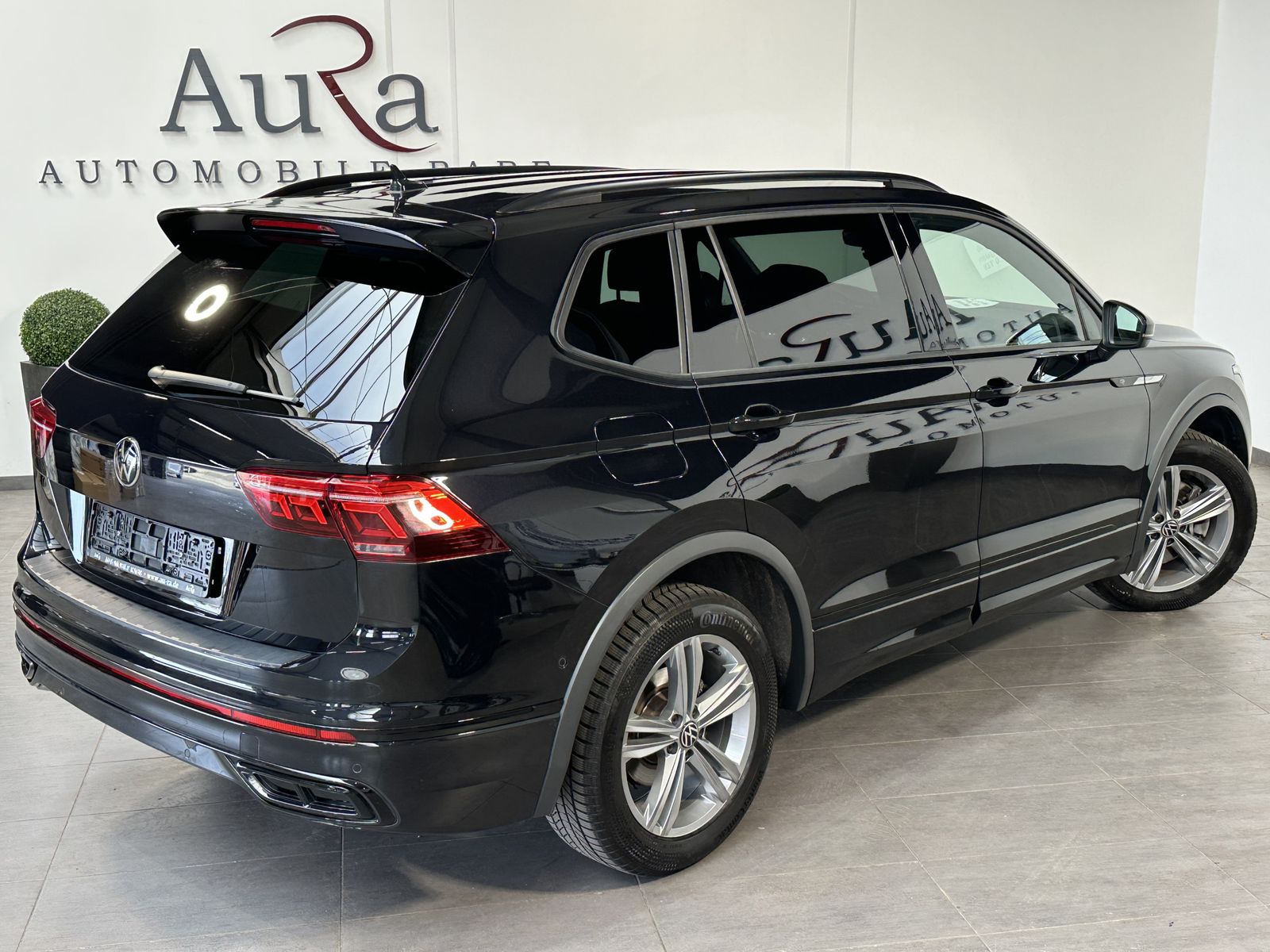 Fahrzeugabbildung Volkswagen Tiguan Allspace 4M R-Line Black 7Sitzer AHK+360°