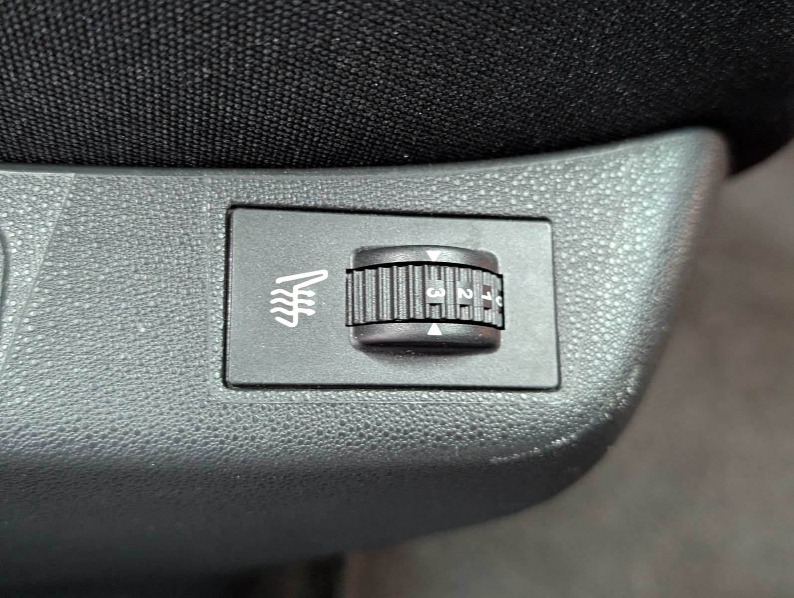 Fahrzeugabbildung DS Automobiles DS4 1.2 PureTech Basis MFL KAM TEMP SHZ PDC ALU1