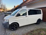 Volkswagen T5 Caravelle 2,5L TDISG6 - gebrauchte VW T5 Caravelle aus dem Jahr 2009