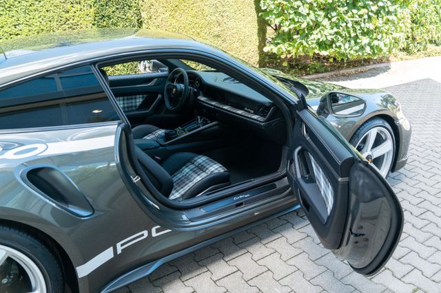 Porsche 992 Turbo 50 Jahre/ HERITAGE PAK/ NACHT/ BURMEST