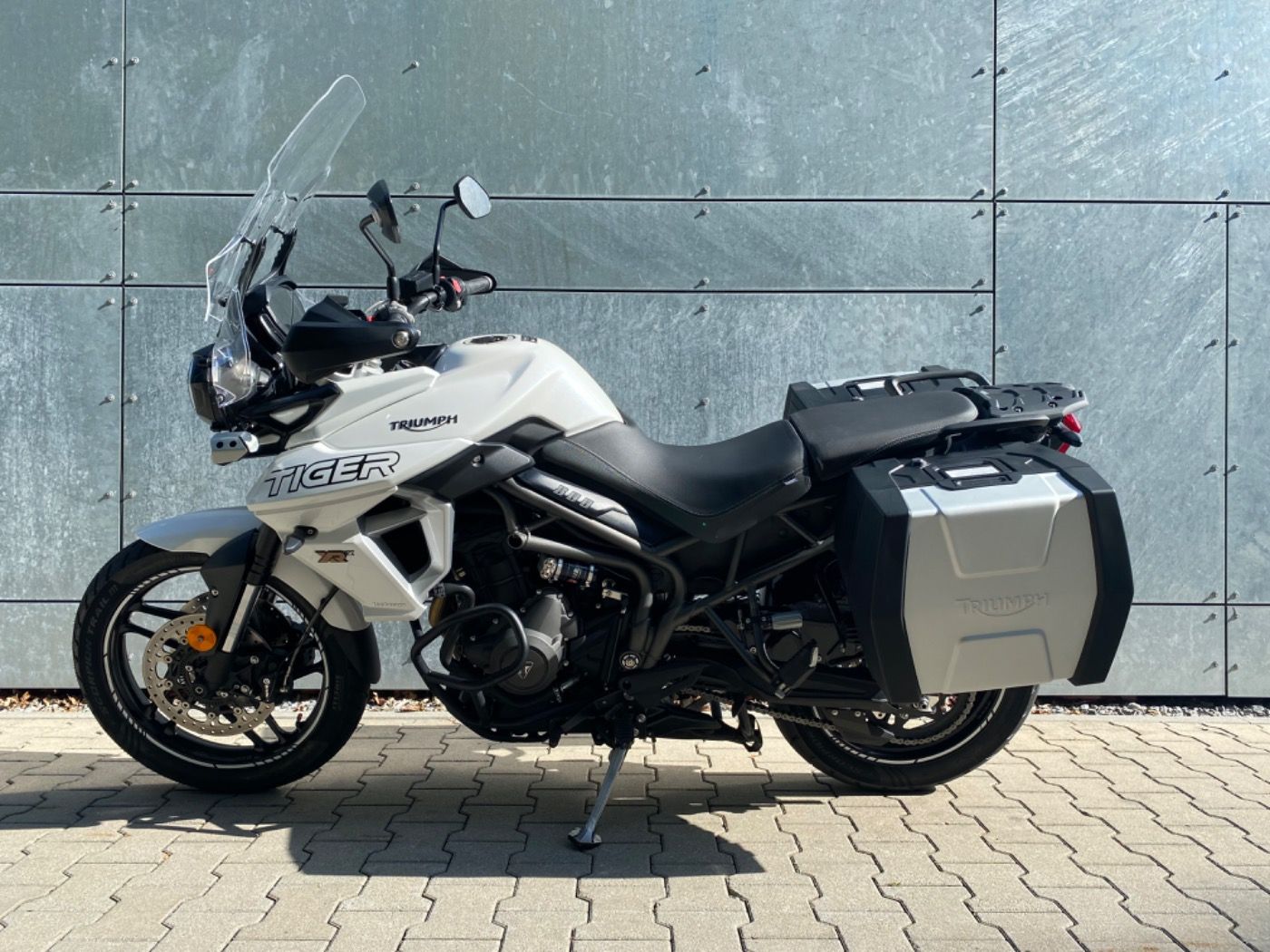 Fahrzeugabbildung Triumph Tiger XRX 800 Wilbers Tieferlegung Seitenkoffer