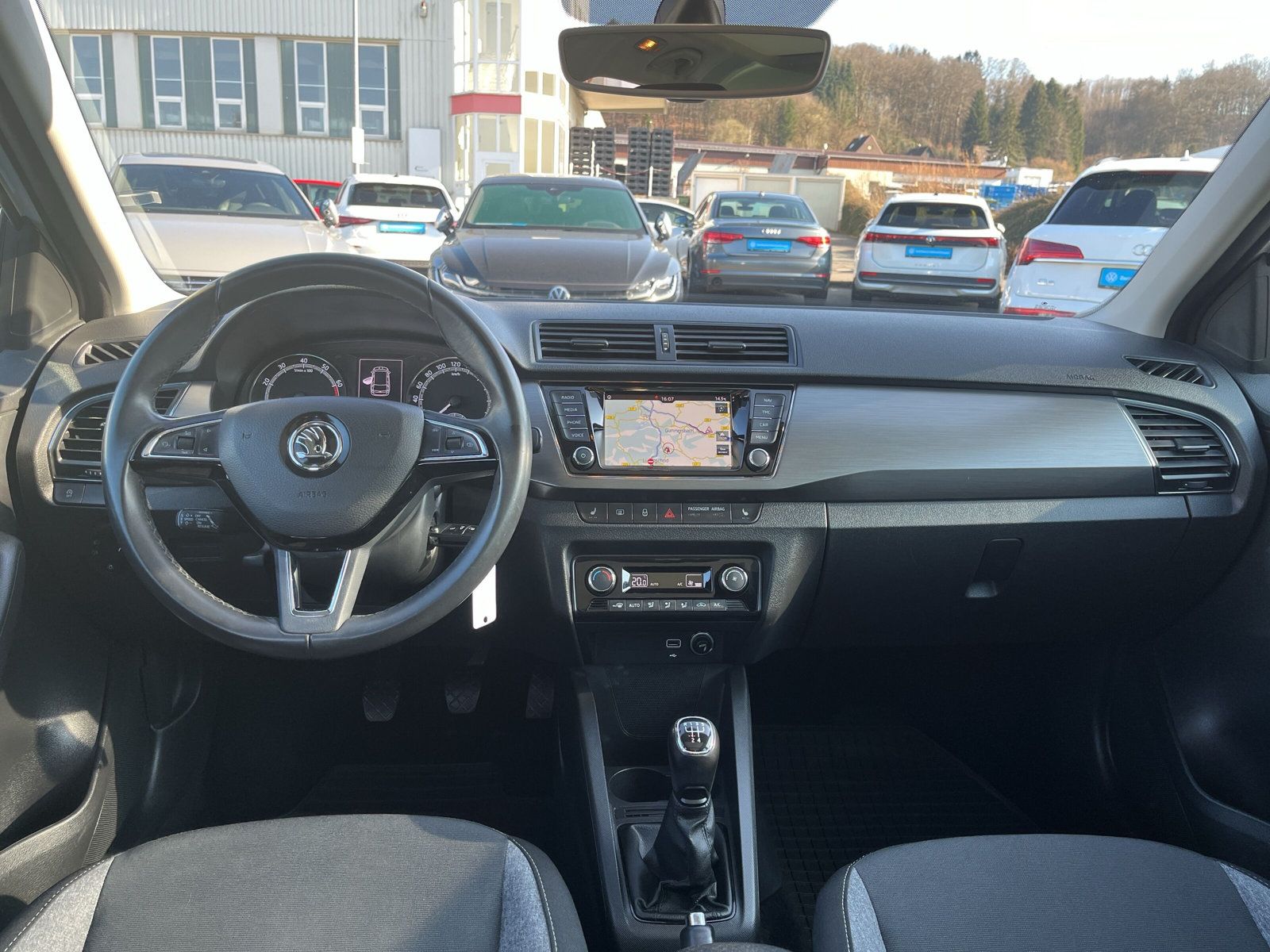 Fahrzeugabbildung SKODA Fabia Combi 1.0 TSI Drive 125 LED PANO KAMERA AC