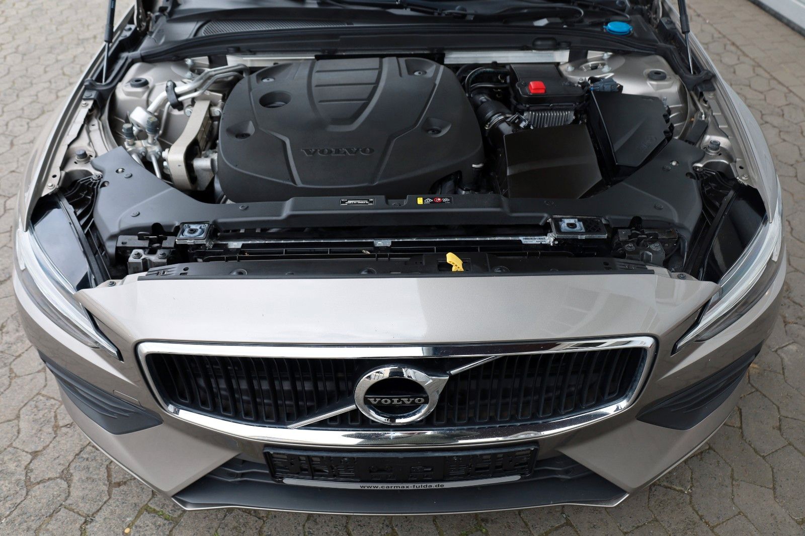Fahrzeugabbildung Volvo V60 Kombi Momentum Pro T.Leder,Navi,LED,IntelliS