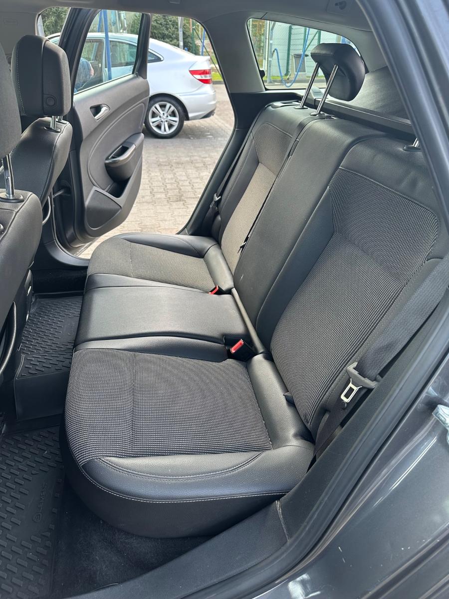 Opel Astra 2011 — interior