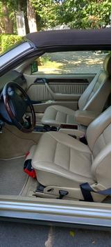 Mercedes-Benz 220 Cabriolet W 124 - Mercedes-Benz 220 mit Benzin-Antrieb: Cabrio