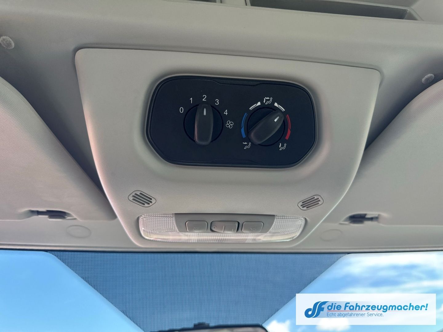 Fahrzeugabbildung Ford Transit Kombi 350 L3 Trend StandHZG *2520 *EXPOR
