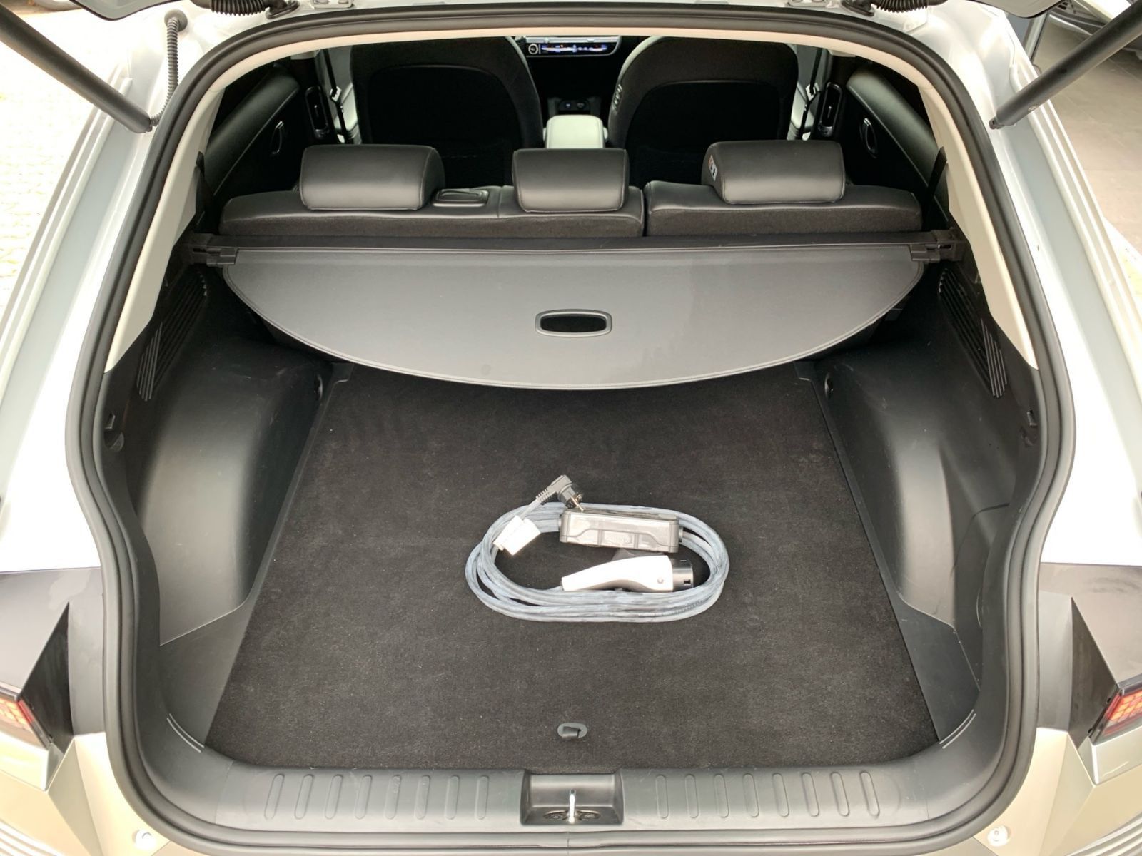 Fahrzeugabbildung Hyundai IONIQ 5 Uniq 72,6 kWh AHK 4WD Relax Solar