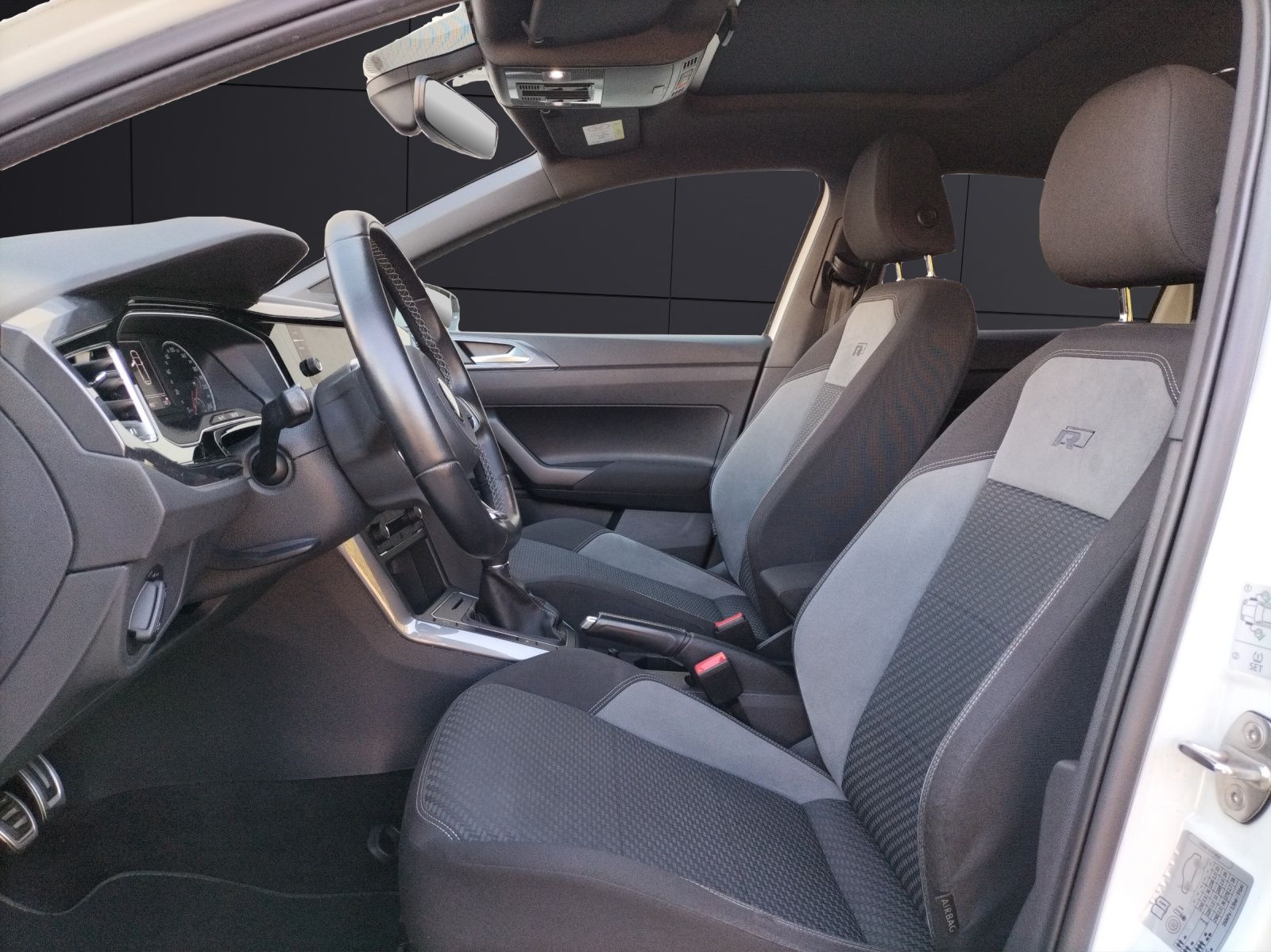 Fahrzeugabbildung Volkswagen Polo R-Line TSI LED ACC PANO SHZ PDC Navi Klima