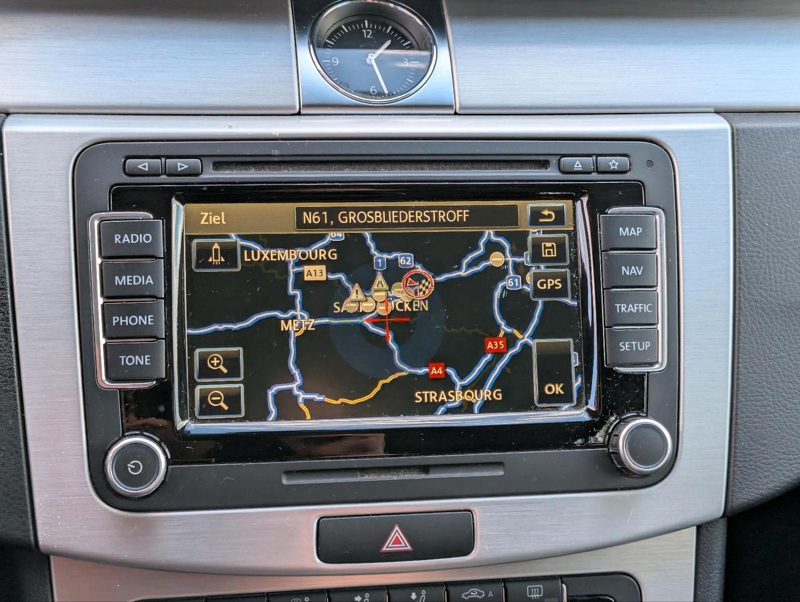 Volkswagen Passat 2011 — photo 12