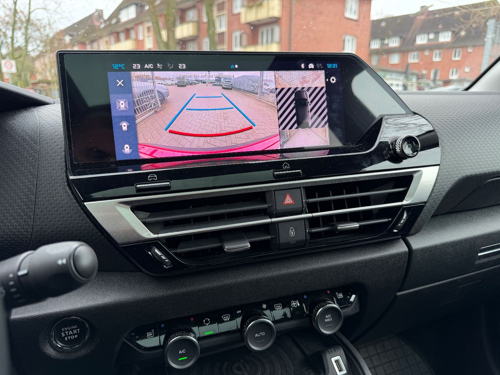 Fahrzeugabbildung Citroën C4 Lim. Max*PANO*HEADUP*KAMERA*TEILLEDER*PDC*ALU