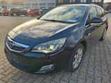 Opel Astra J Sports Tourer Sport - Opel Astra aus 2011: Tourer Sport
