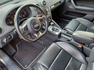 Fahrzeugabbildung Audi RS3 Sportback S tronic quattro Bose/Navi/BiXenon