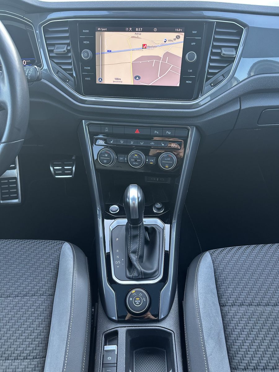 Fahrzeugabbildung Volkswagen T-Roc 2.0 TSI DSG 4M R-Line NAV+LED+PANO+AHK+ACC