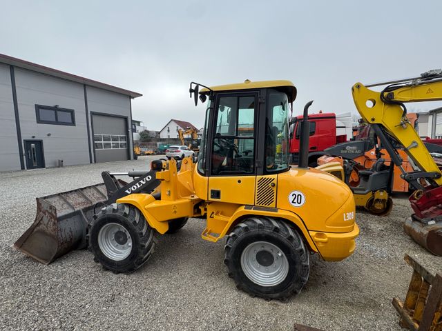 Volvo L 30 B