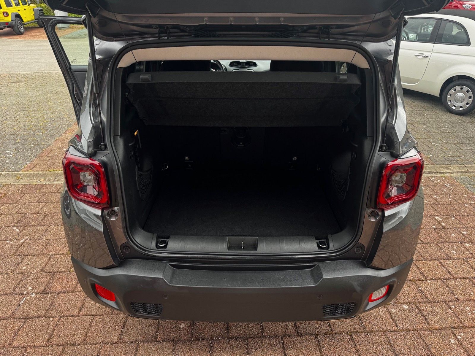 Fahrzeugabbildung Jeep Renegade Limited Automatik LED NAVI KAMERA ACC