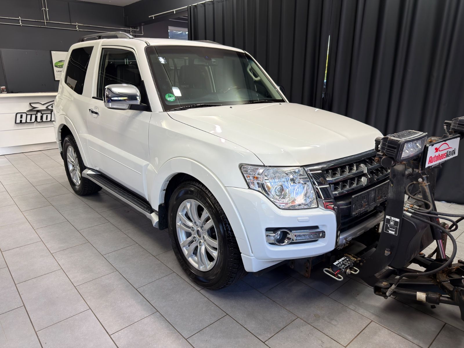Fahrzeugabbildung Mitsubishi Pajero 3.2 DI-D Top|LEDER|NAVI|SCHNEESCHILD|BOSS