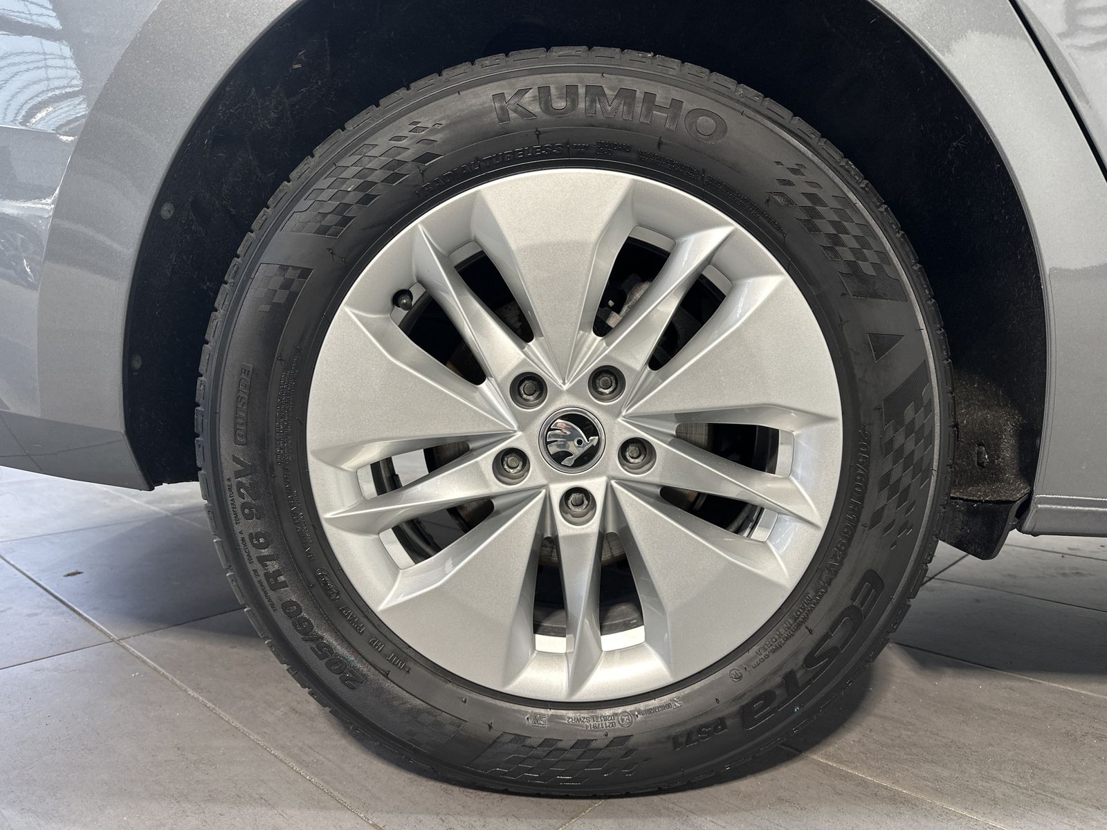 Fahrzeugabbildung SKODA Octavia Combi 2.0 TDI DSG Ambition NAV+LED+KESSY