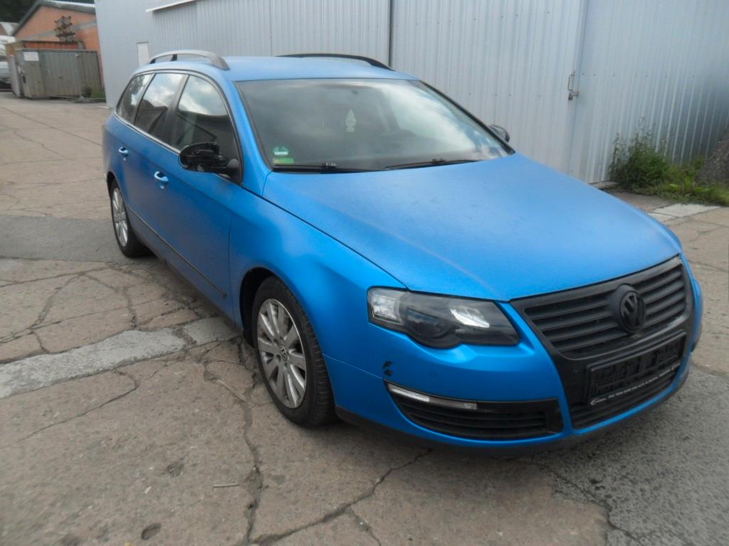 Volkswagen Passat 2009 — rear view