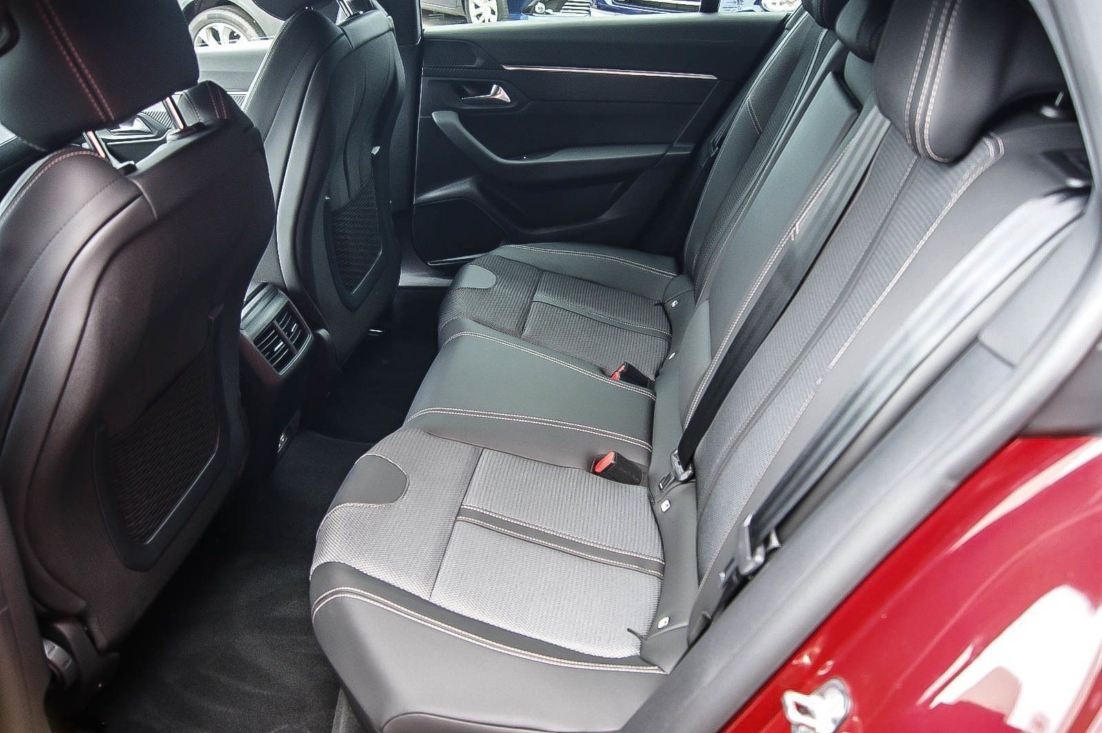 Fahrzeugabbildung Peugeot 508 SW Hybrid 225 Allure NEUES MODELL ANHZV LED