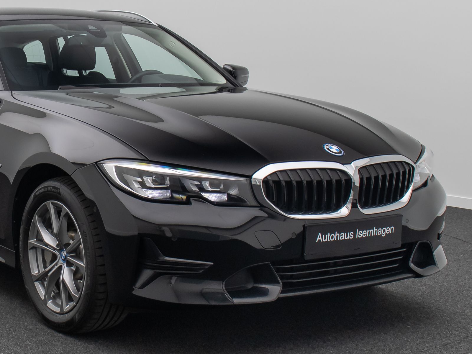 Fahrzeugabbildung BMW 330e Sport Line 360°Alarm HUD DAB HiFi Fernlicht