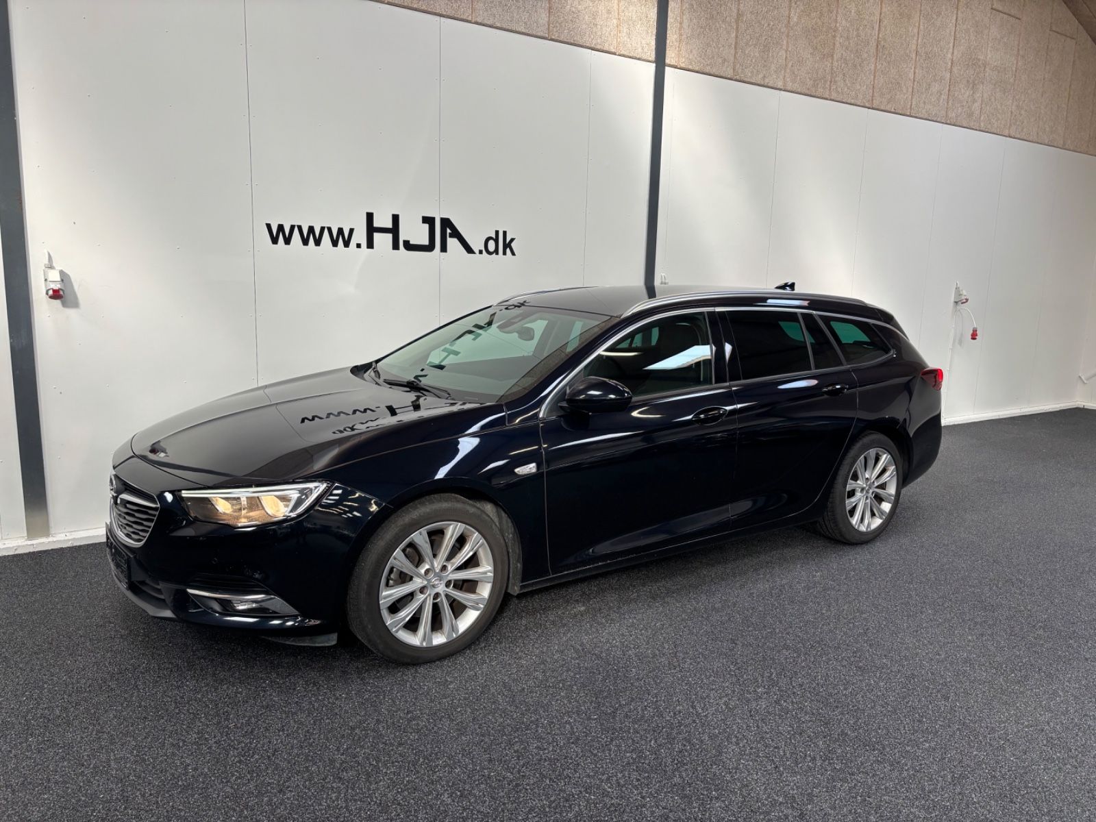 Opel Insignia - 1