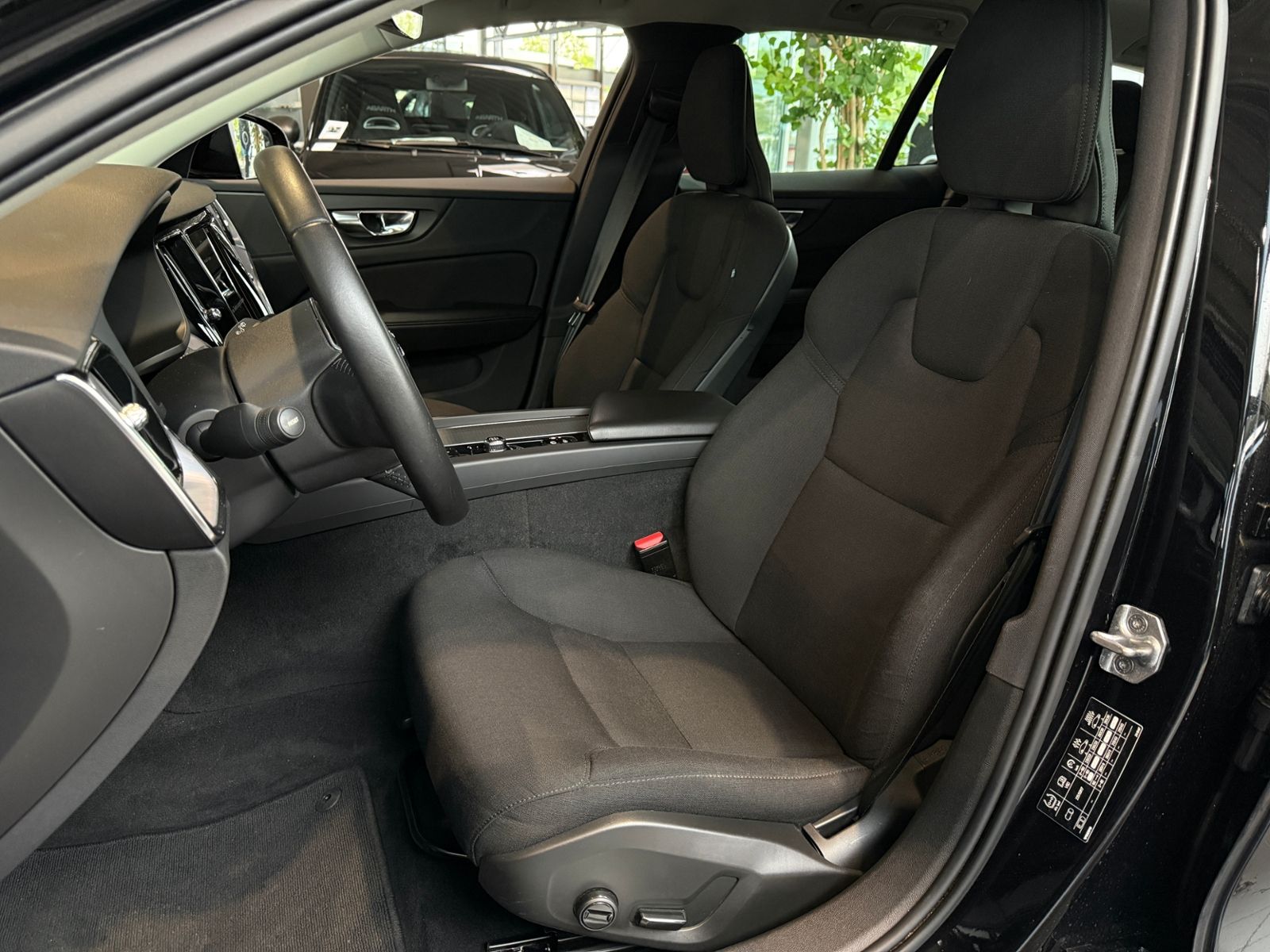 Fahrzeugabbildung Volvo V60 Kombi Momentum Pro ACC BLIS LED