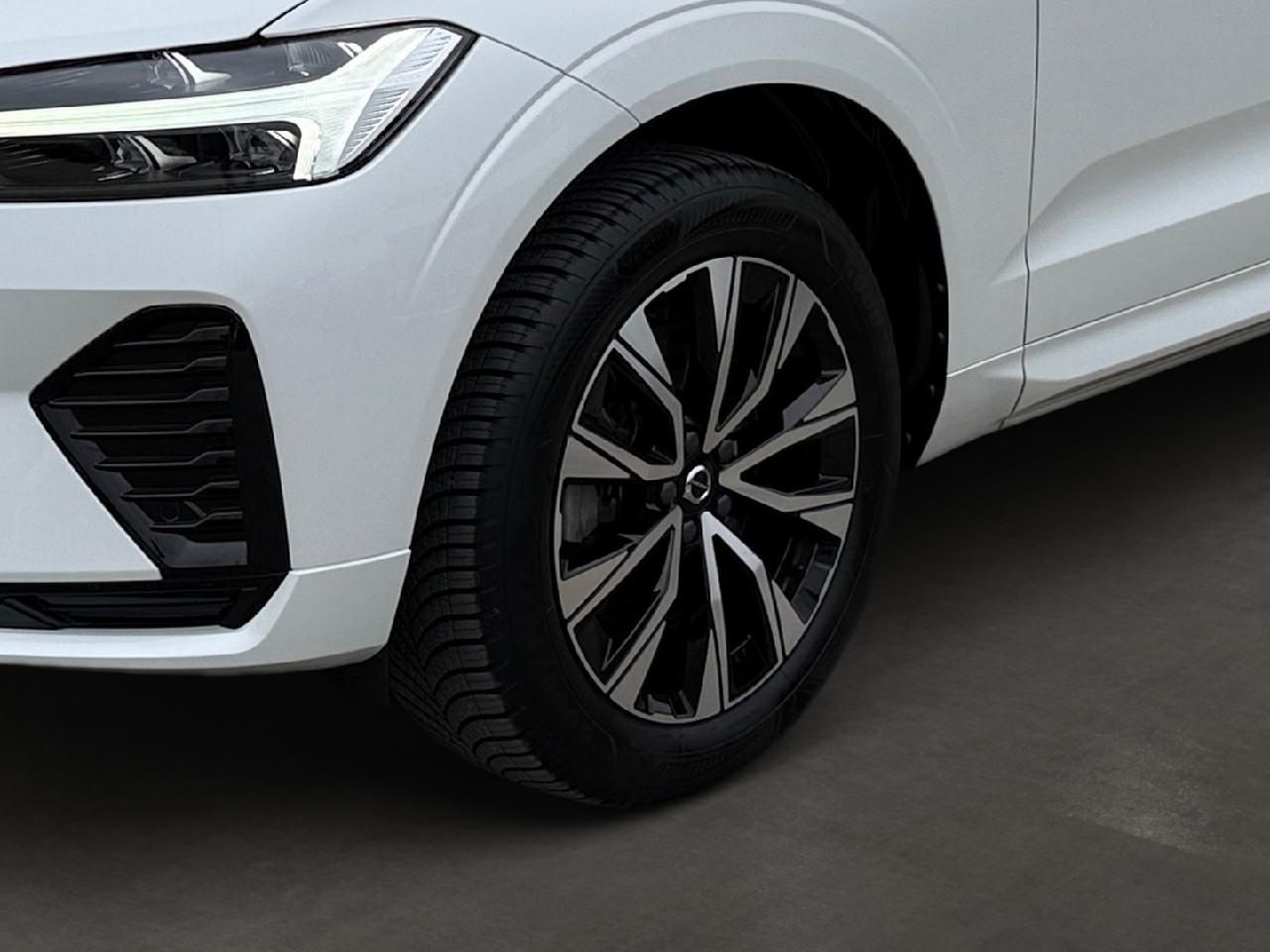 Fahrzeugabbildung Volvo XC60 Plus Dark 2WD