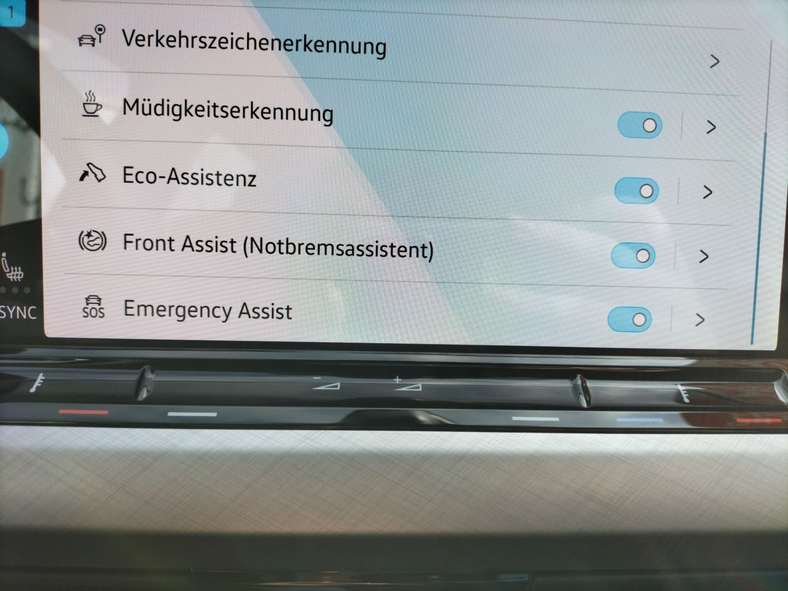 Fahrzeugabbildung Volkswagen Golf VIII TDI Life DSG LED Navi AID ACC PDC SH