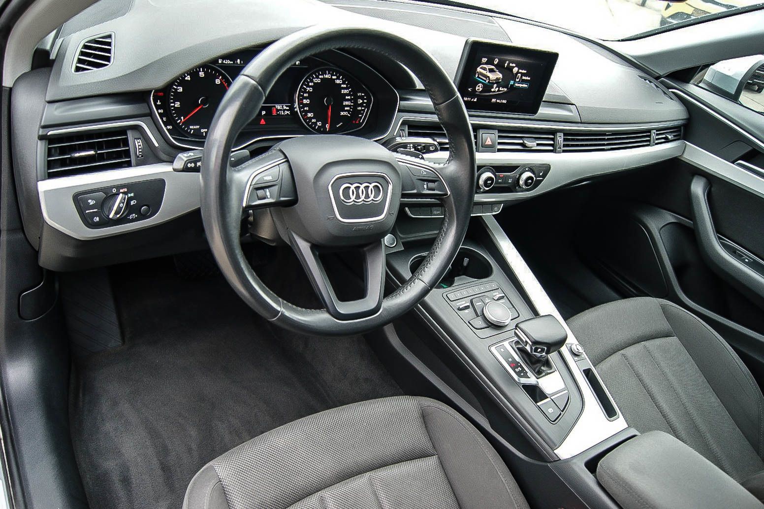 Fahrzeugabbildung Audi A4 Avant 14TFSI S-Tronic NAVI XENON ANHÄNGERKPLG