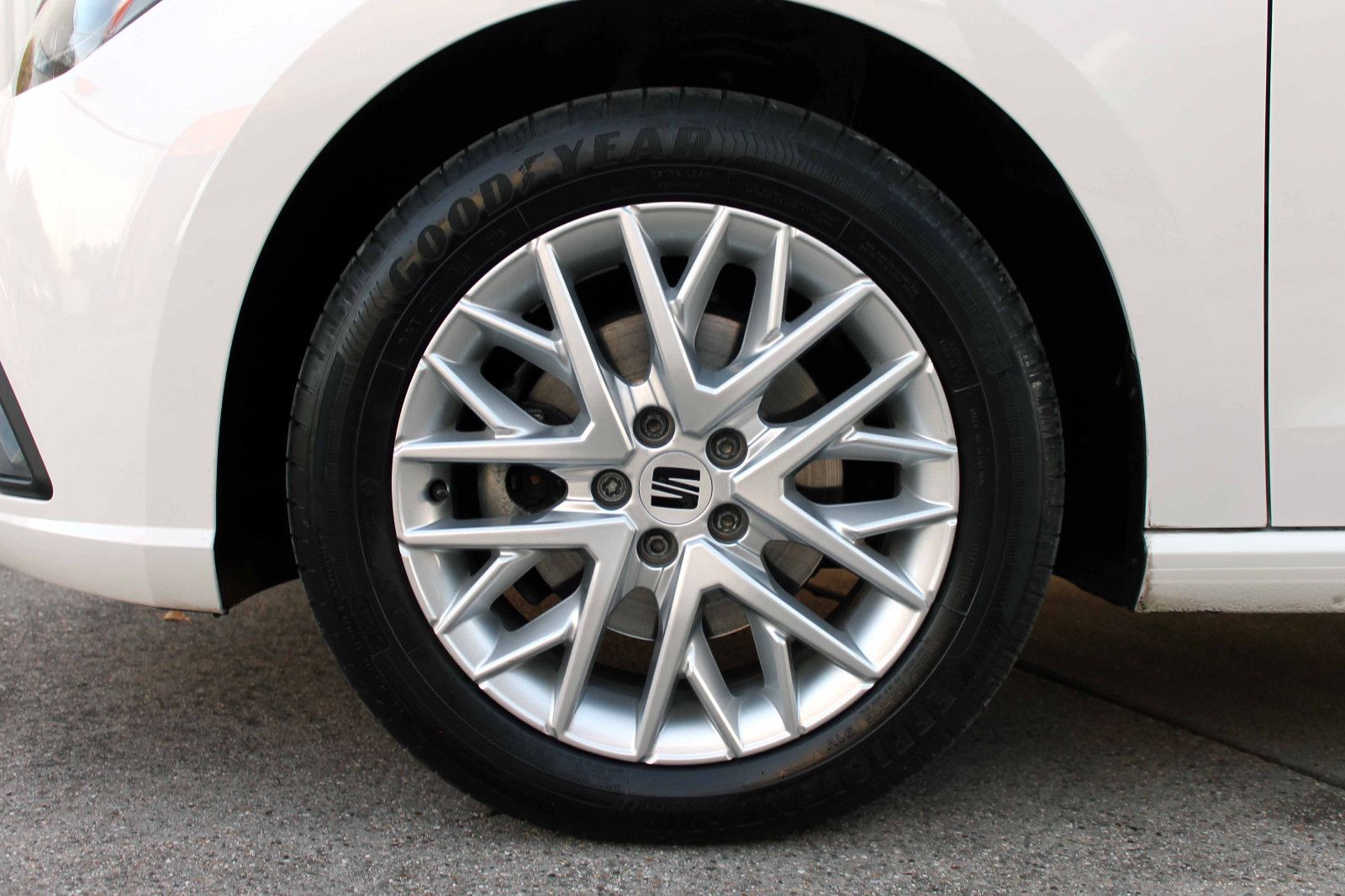 Fahrzeugabbildung SEAT Ibiza 1.0TSI DSG Xcellence LED SHZ KAM PDC TEMP