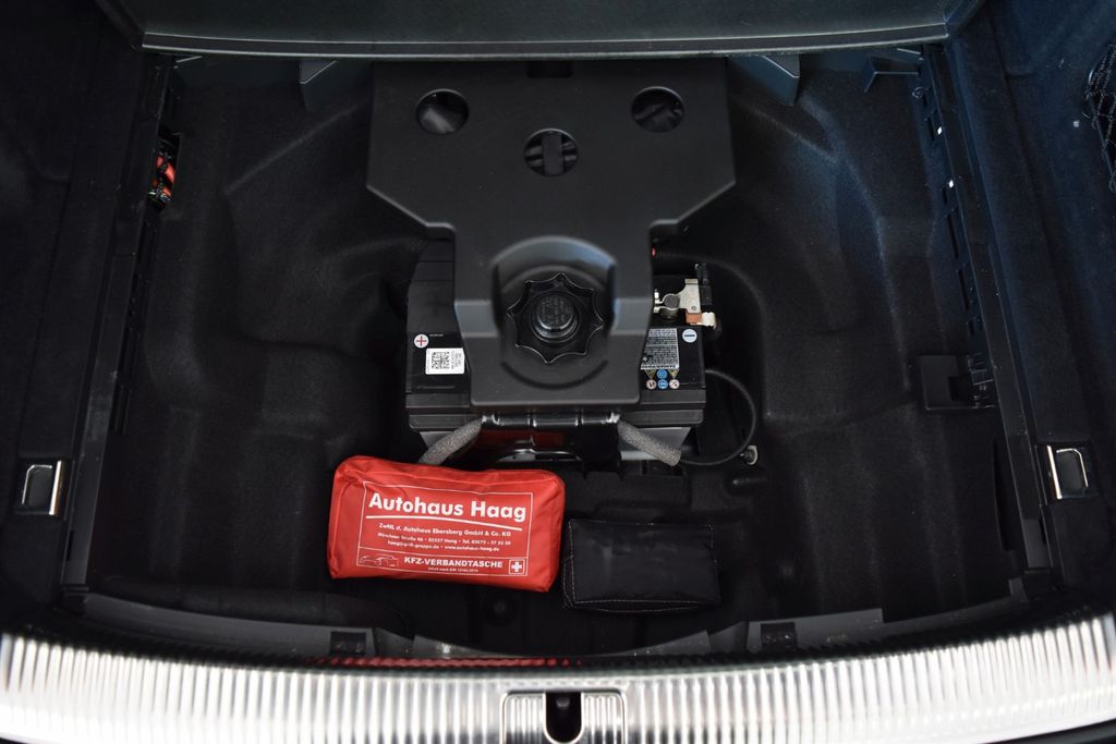 AUDI A4 2.0 TDI Avant~Navi~Bluetooth~Bi-Xenon~AHK AUDI A4 2.0 TDI Avant~Navi~Bluetooth~Bi-Xenon~AHK