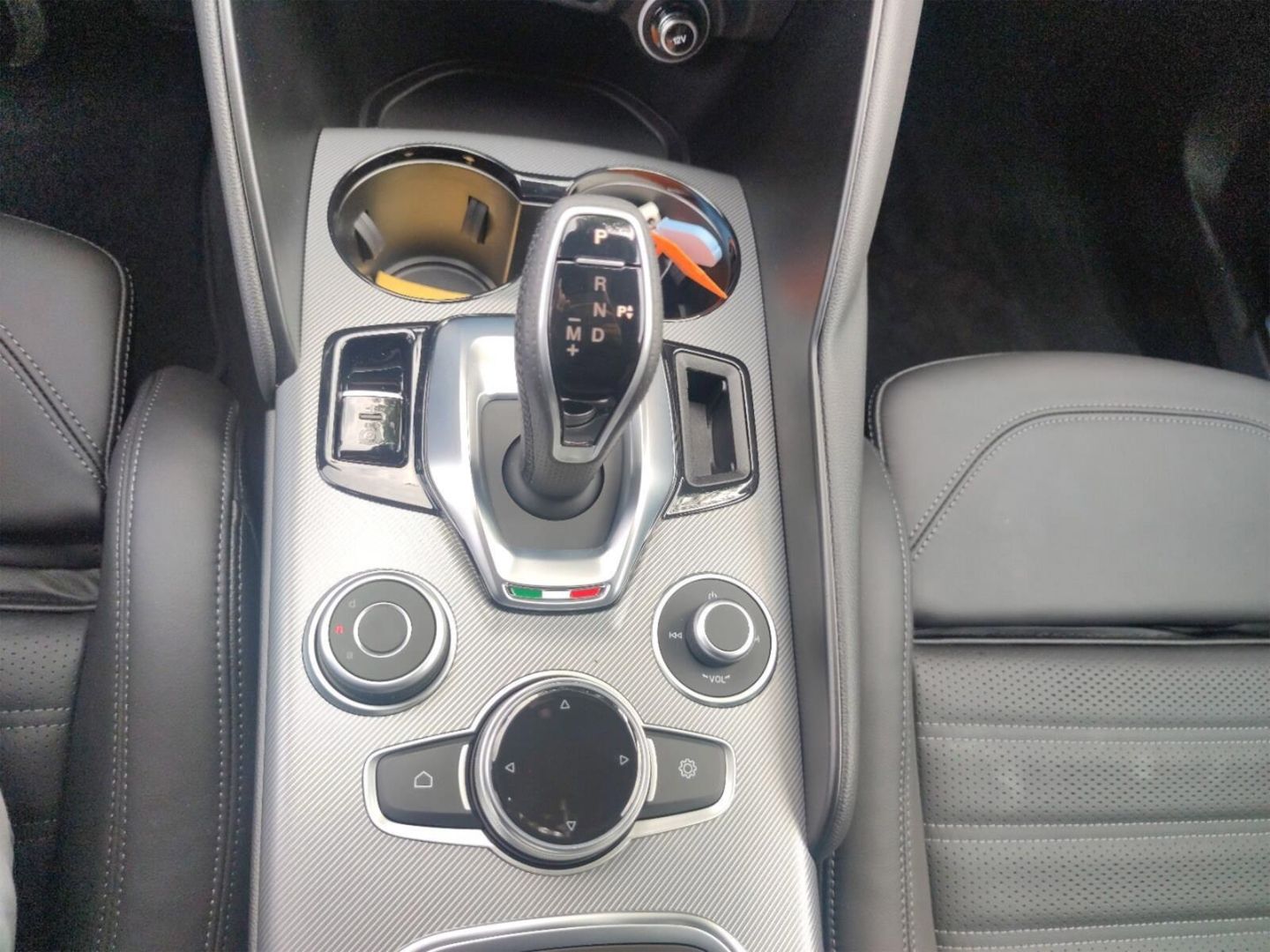 Fahrzeugabbildung Alfa Romeo Giulia 2.0Turbo Q4 Veloce +HARMAN/KARDON+PANORAM