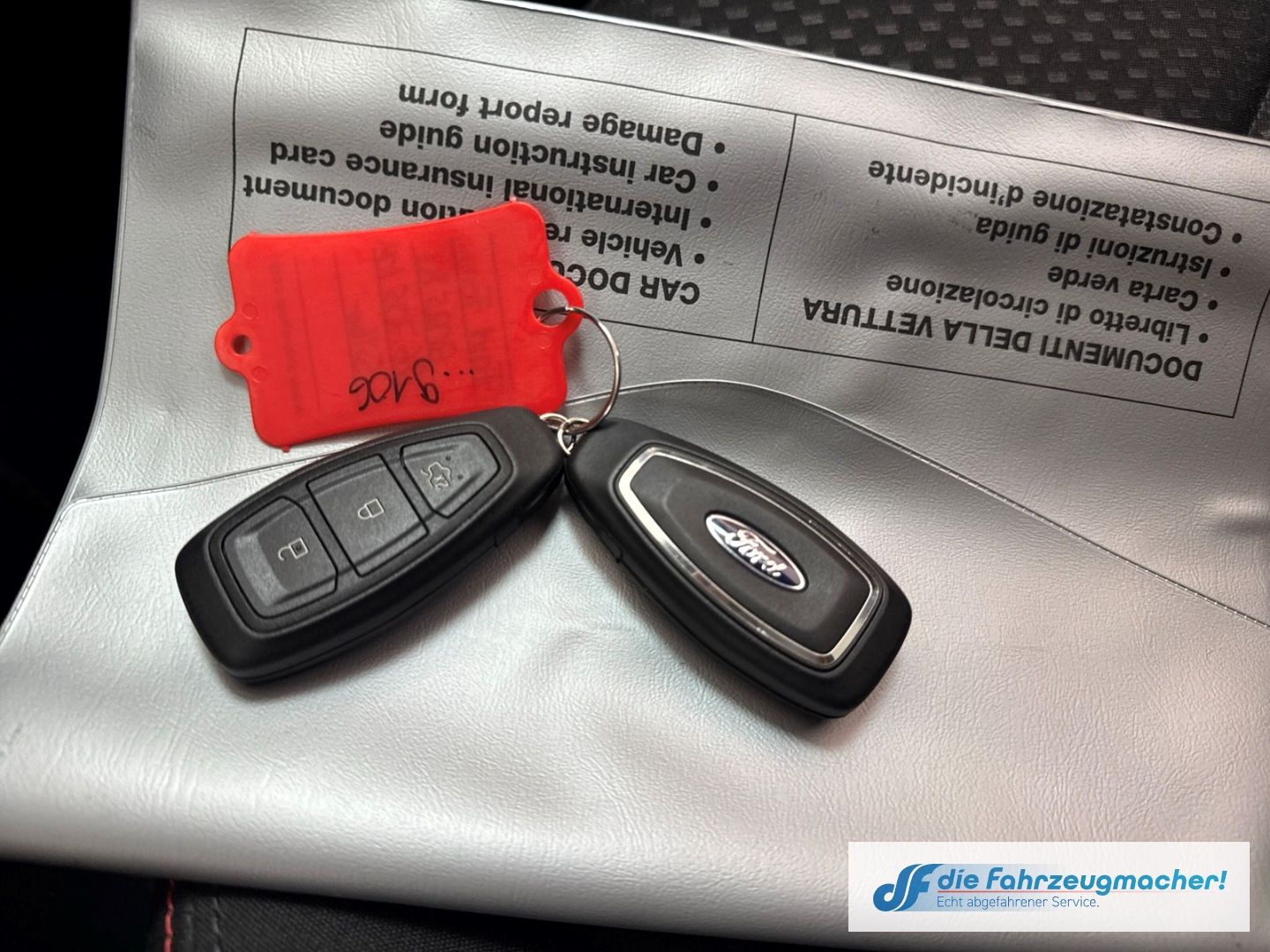 Fahrzeugabbildung Ford Focus ST-Line Navi LED ACC Apple CarPlay Android