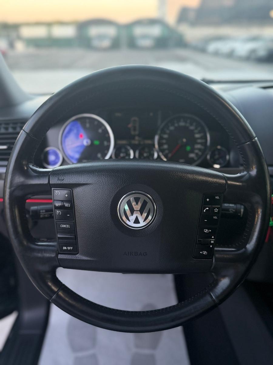 Volkswagen Touareg 2009 — photo 13