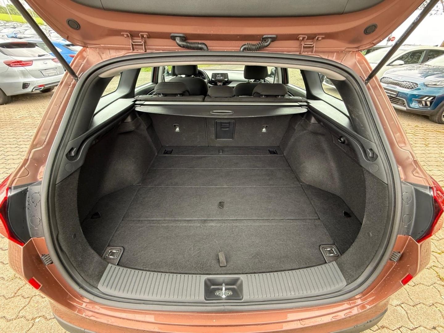 Hyundai i30 cw Premium 1.4T LED Bluetooth Kamera Sitzhzg