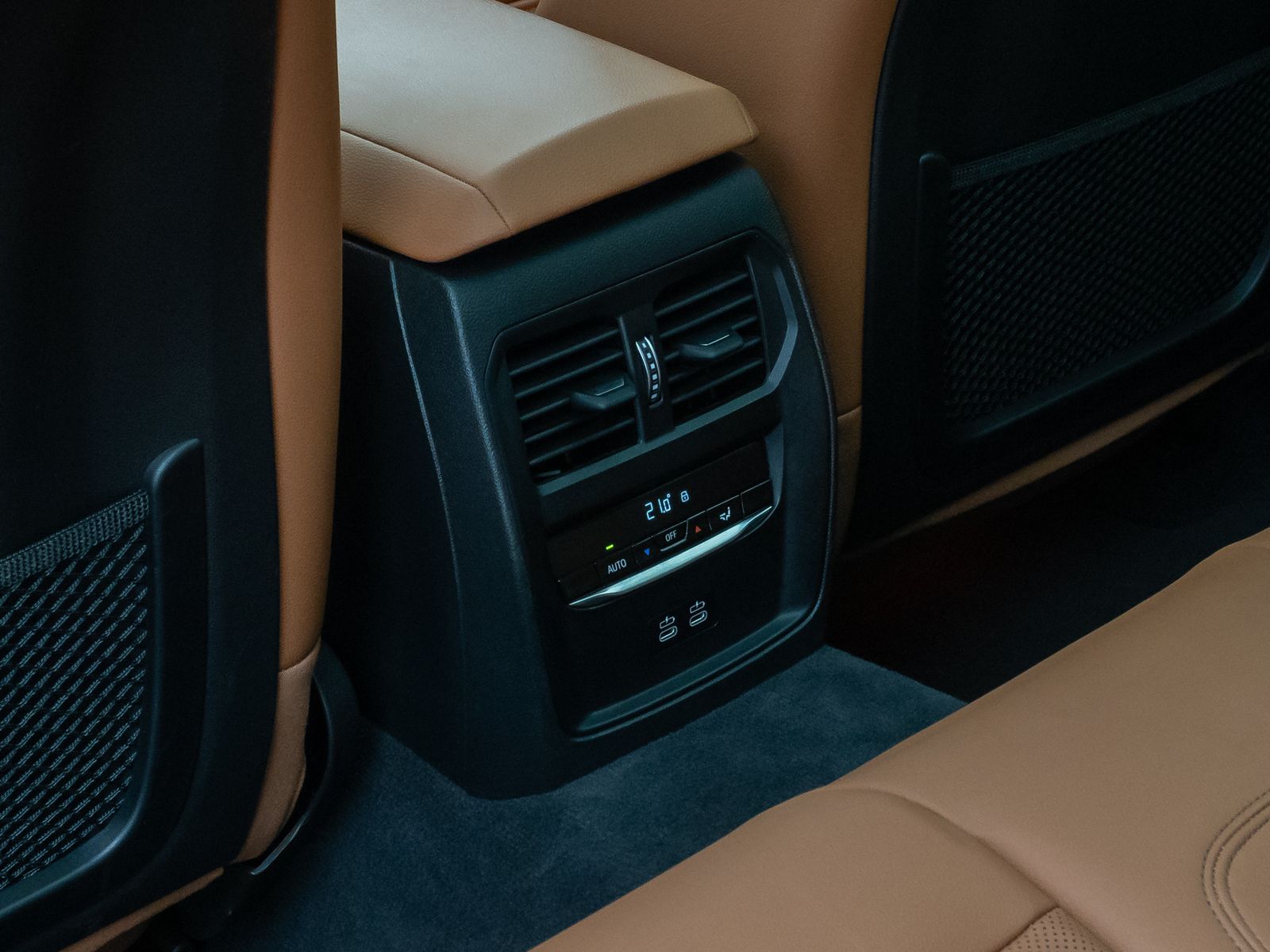 Fahrzeugabbildung BMW 330e xD M Sport Panorama Laser Kamera HUD HiFi