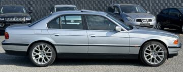 BMW 728 - 6