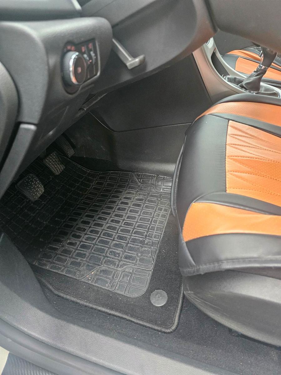 Opel Astra 2011 — photo 8