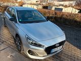 Hyundai i30 1.4 T-GDI Premium DCT Premium - Hyundai i30: Silber