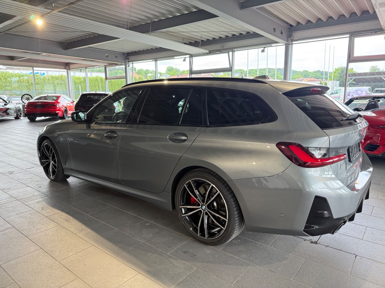 Fahrzeugabbildung BMW 320d Touring xDrive MSport*LED*HK*AHK*MSitze*360