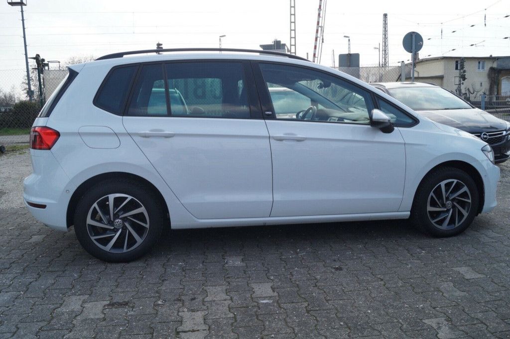 Fahrzeugabbildung Volkswagen GOLF SPORTSVAN VII SOUND BMT*PANORAMA+AHK+NAVI*