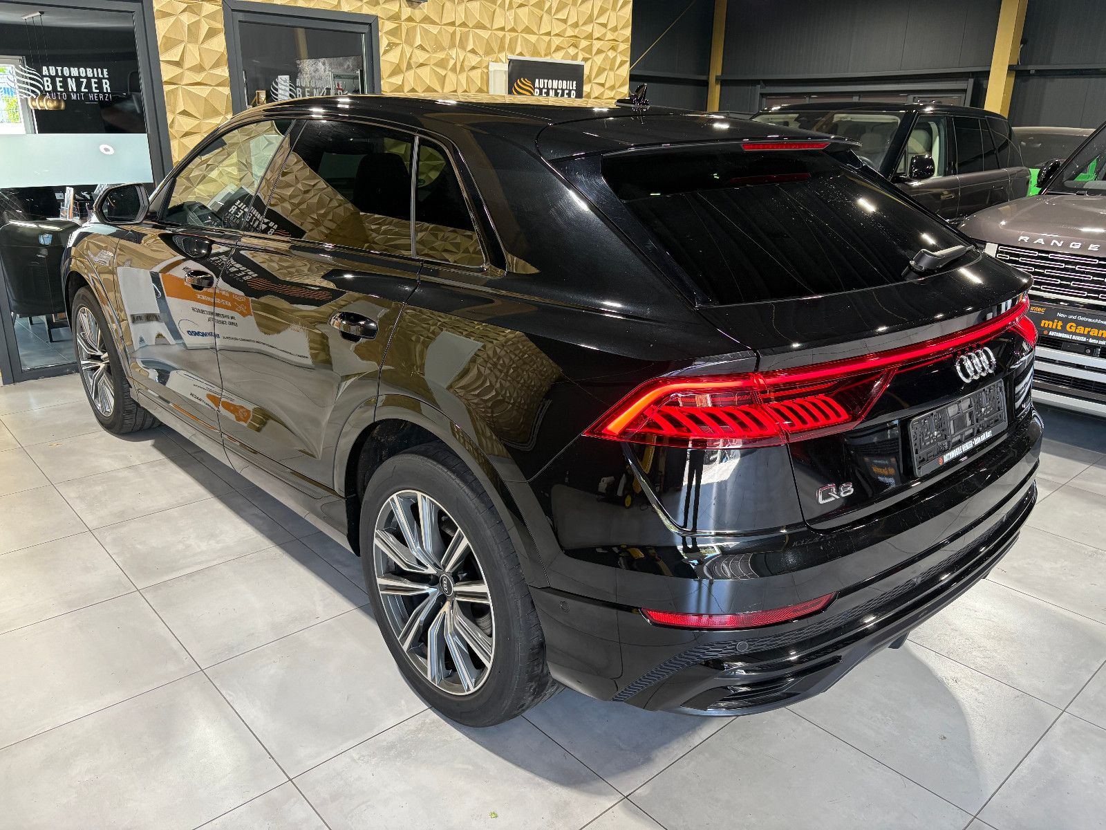 Fahrzeugabbildung Audi Q8 45 TDI quattro/APPLE/8-FACH/MASSAGE/NAVI/KAME