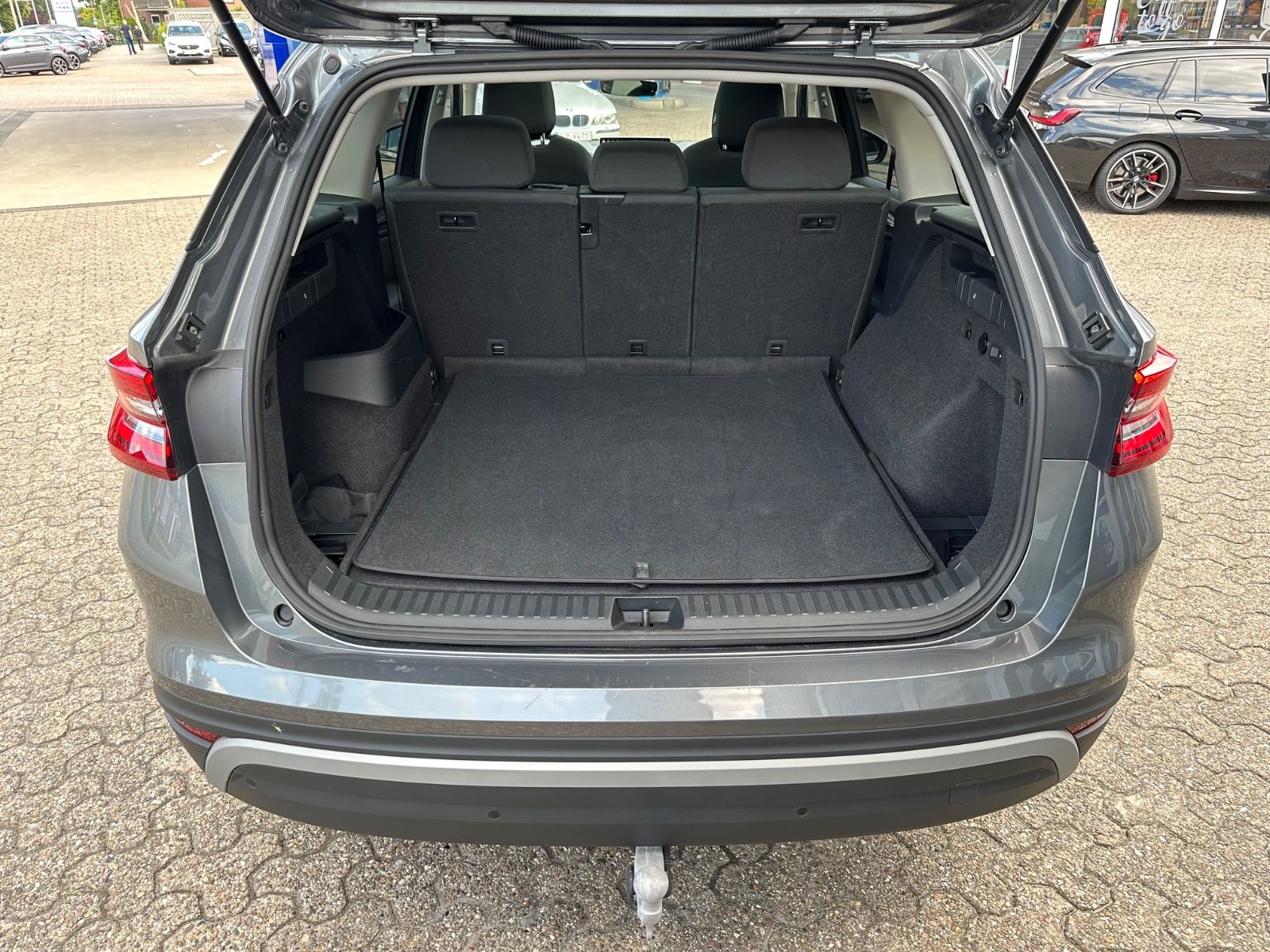 Fahrzeugabbildung SKODA Kodiaq 2.0 TDI 4x4 Selection DSG Pano/AHK/Navi