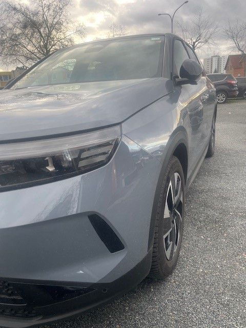 Fahrzeugabbildung Opel Grandland GS MildHybrid 107KW AT//SHZ/LHZ/Allwre