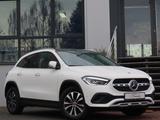Mercedes-Benz GLA 220d Autom. Sitzlüft. Ambiente Pano 360° AHK