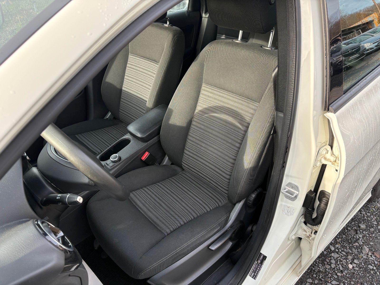 Fahrzeugabbildung Mercedes-Benz B 180 BE Klima PDC 1.HAND SPORTLENKRAD Sitzhzg