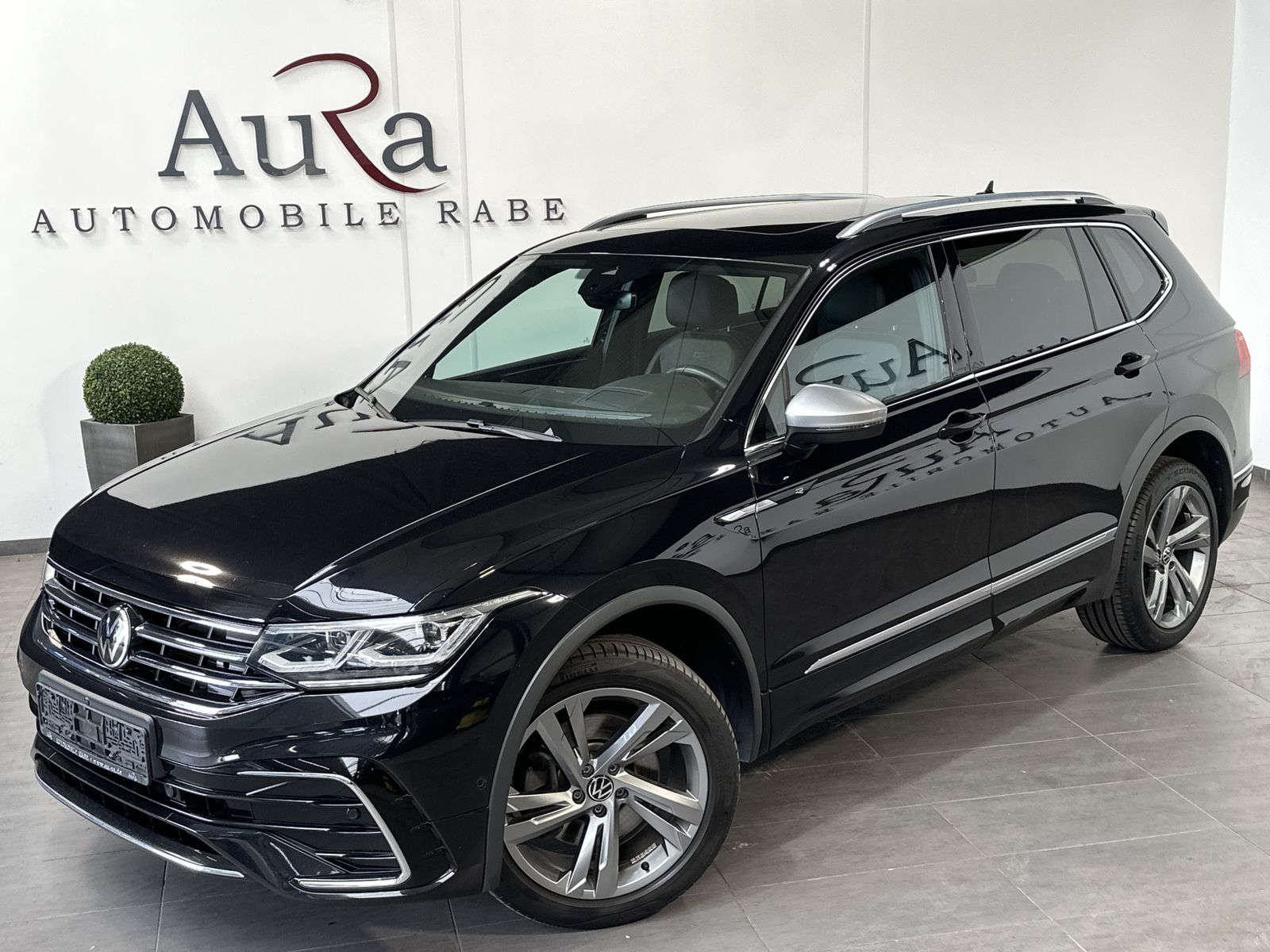 Fahrzeugabbildung Volkswagen Tiguan Allspace 4Motion R-Line NAV+IQ-LIGHT+PANO