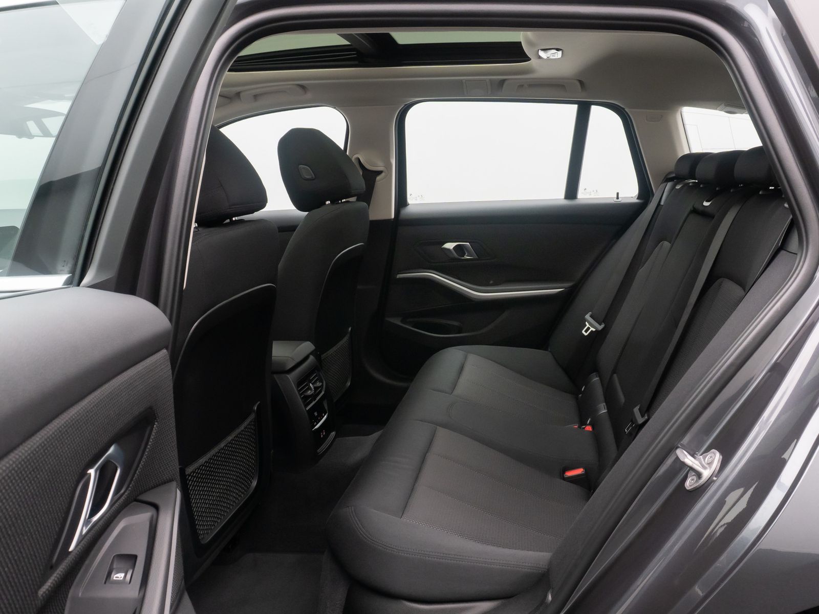 Fahrzeugabbildung BMW 330i xD Alarm AHK DAB Panorama Individual Sport