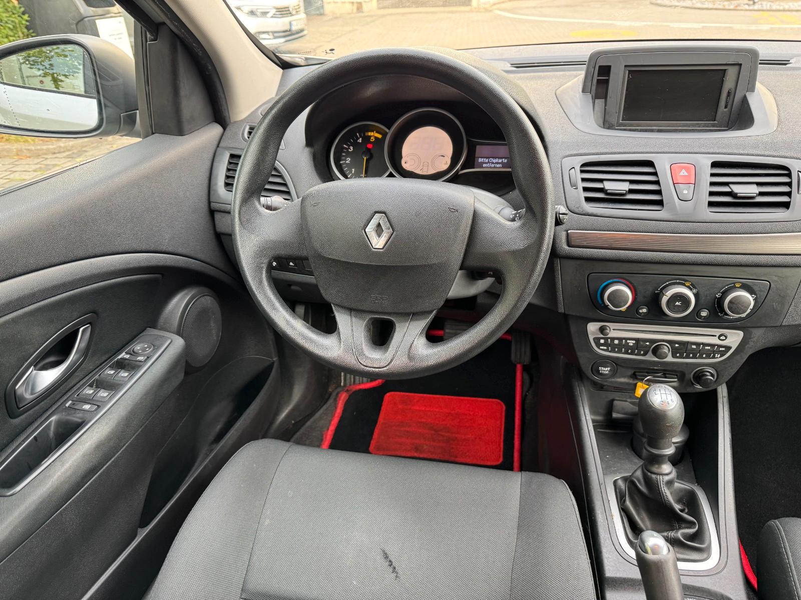 Renault Megane 2011 — photo 11