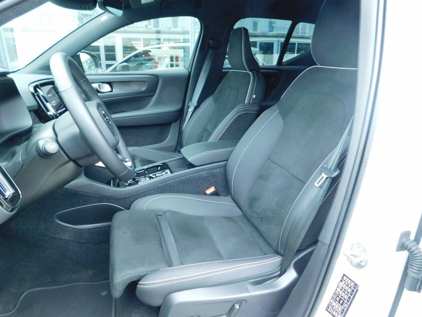 Fahrzeugabbildung Volvo XC40 T4 Recharge Plus Dark